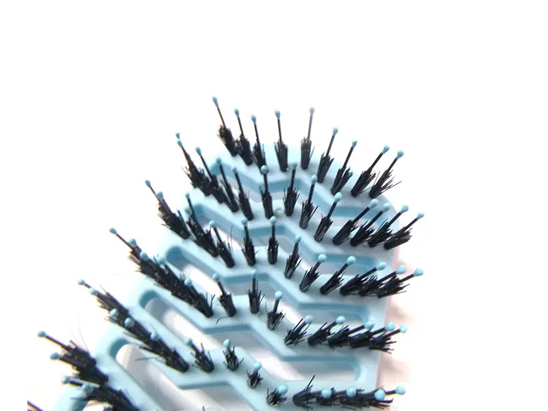 Menyahkusut Berus Rambut Dengan Bulu