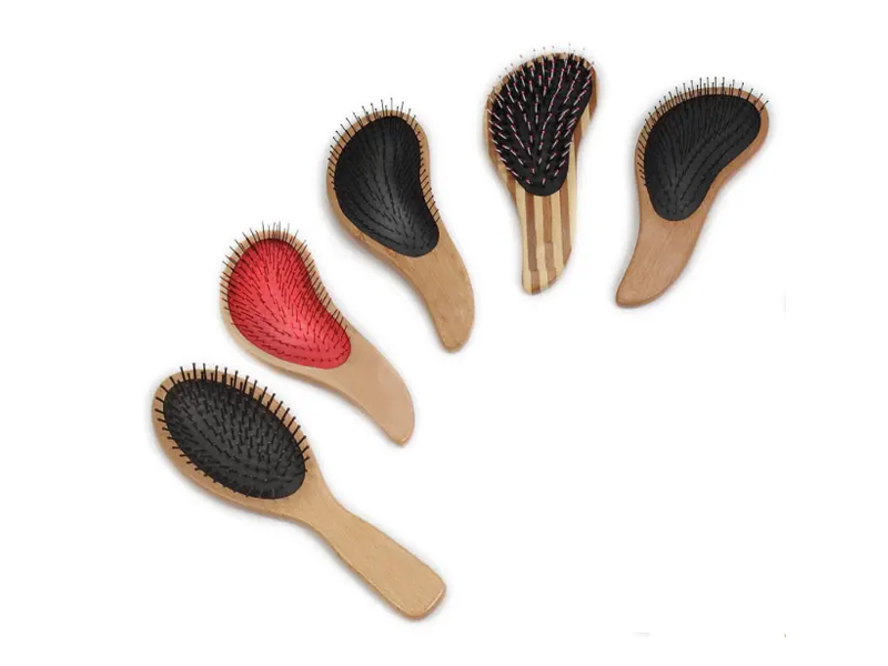 Berus Rambut Pin Kusyen Kayu