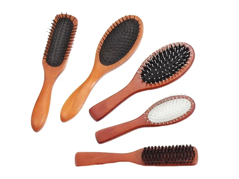 Berus Rambut Pin Kusyen Kayu
