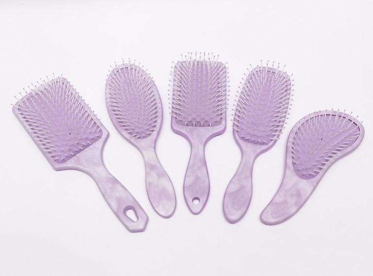 Bagaimana Menggunakan dan Membersihkan Berus Rambut Plastik Mini dengan Betul?